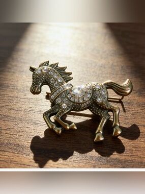 Vintage-Style Gold Tone Rhinestone Horse/Equestrian Brooch